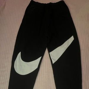 xs black and white nike sweatpants